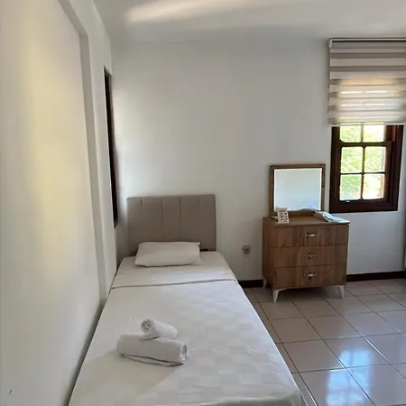 White Motel 2*