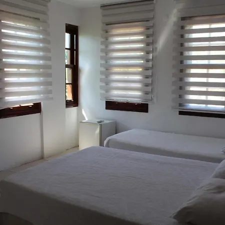 White موتيل