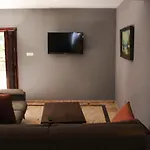 Motel White 2*